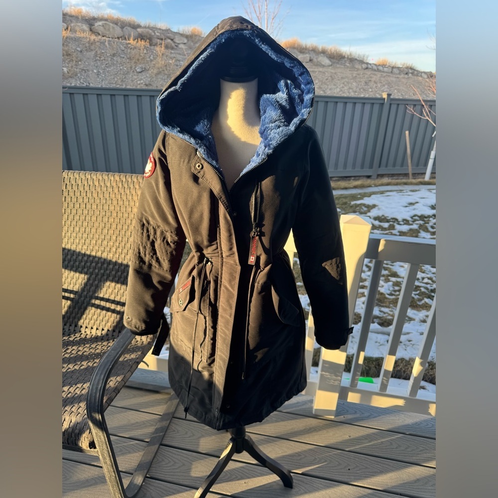 Canada Wear Women’s Jacket – Size Small Black and Blue Cold Weather Gear